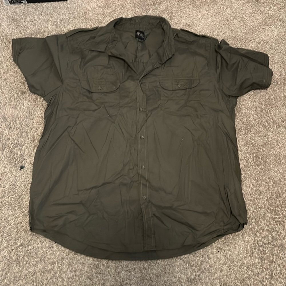 Men’s short sleeve button up shirt